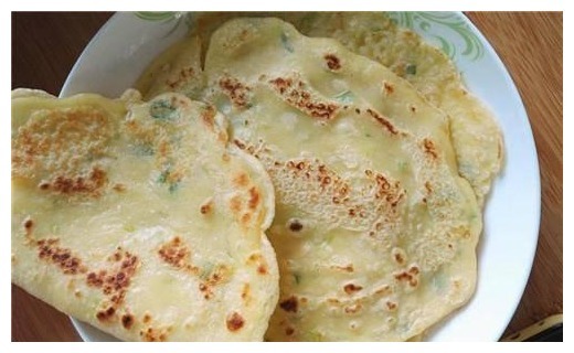 这饼咸香诱人,手不沾面就做好,饼皮焦脆,饼心松软,隔几天就馋