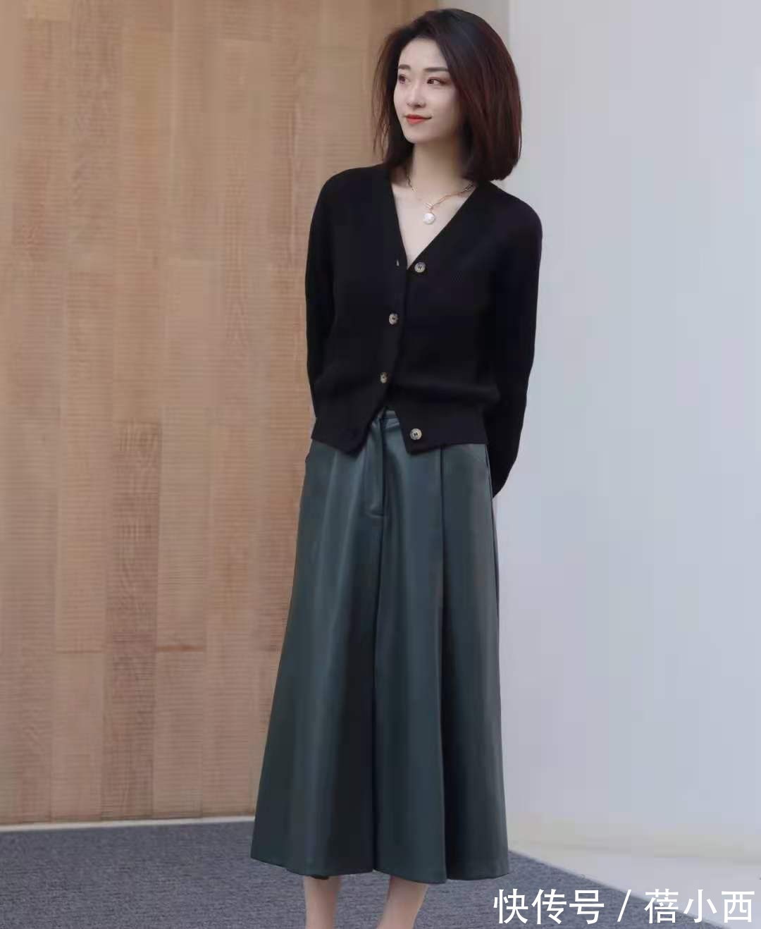 条纹|女人不管多少岁,学会这样搭配“针织衫”,时髦、优雅告别老气