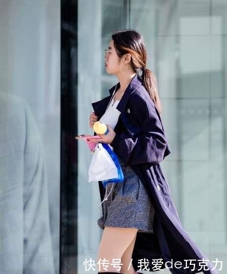 全开|街拍:大衣穿在小姐姐身上真是气场全开,小姐姐真是会穿搭!