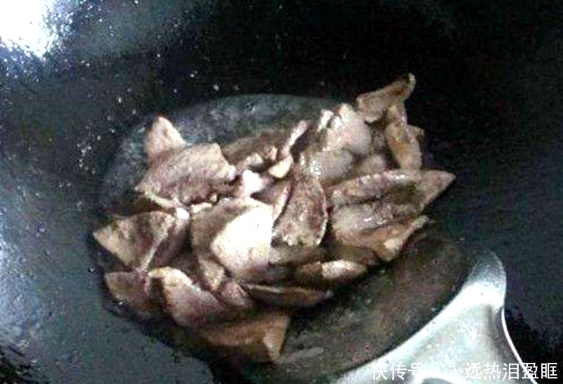 步骤|洋葱炒猪肝时,记得多加一个步骤,猪肝嫩滑爽口更好吃
