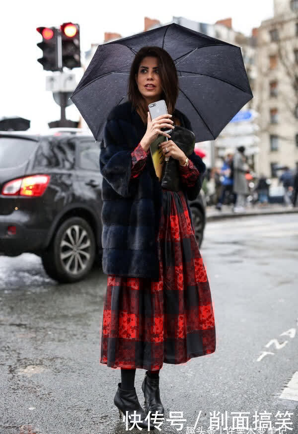 女人过了55岁,这4种“裙子”再流行也别穿,难看还拉低档次