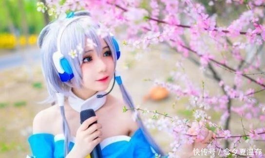 洛天依|中学生Cos洛天依,身材,造型完美还原!网友次元壁被吃了!