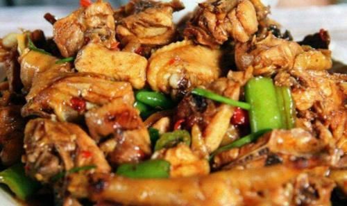 黄焖鸡|身边最普通、最家常的菜,家家户户一年四季都在吃,味美飘香