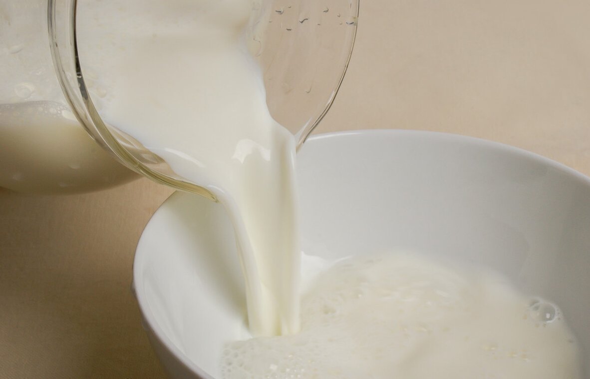 生长激素|7岁女童连续两年睡前喝奶,身高仅100公分,儿科医生:无知毁掉孩子