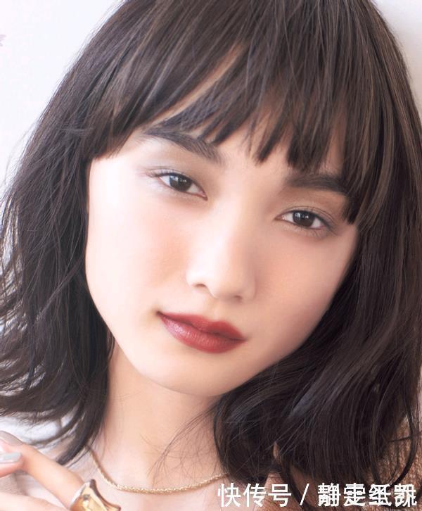 特征|脸上有这3处“特征”的女生，不太适合露额头，有刘海看着更女神