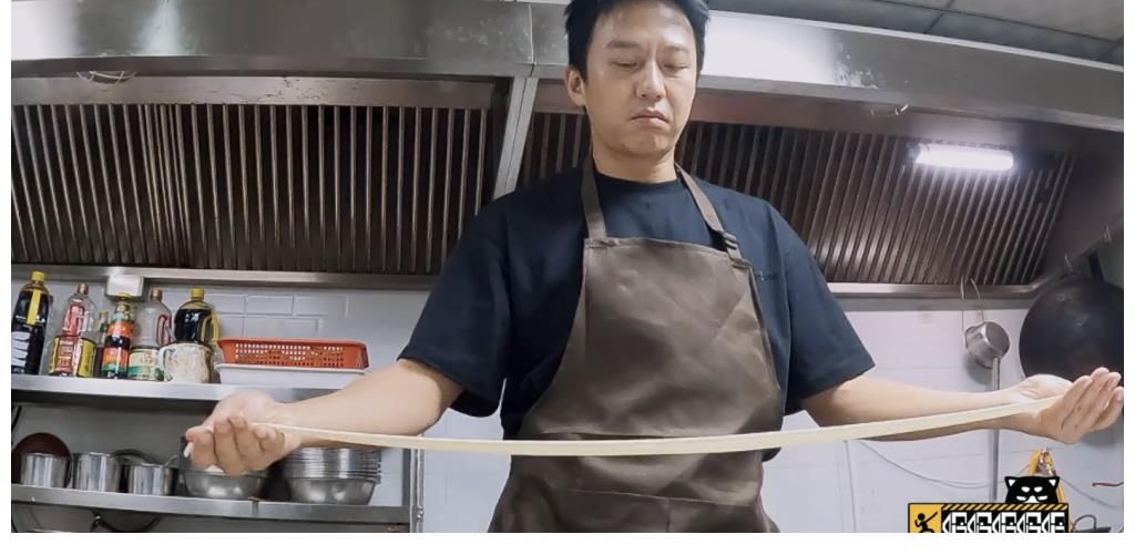 邓超给家人做biangbiang面，没放油泼辣子，孙俪激动发文秀恩爱
