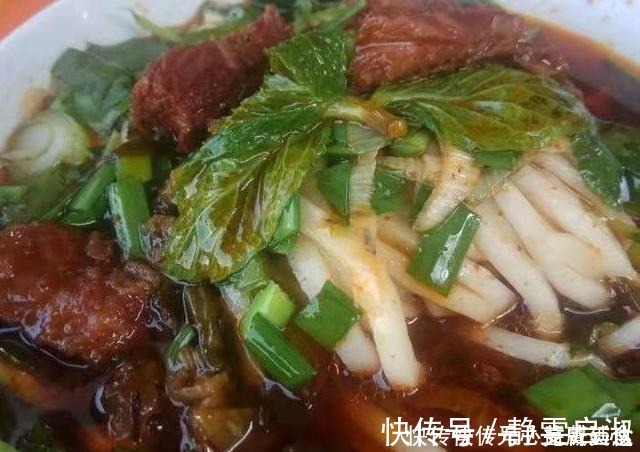 云南懒得取名字的牛肉面馆,老板非吼即骂,