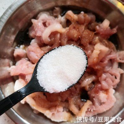 黄疸|超简单的家常快手菜，茭白炒肉丝