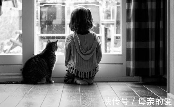 自卑|在三种场合表现得越“懂事”的孩子,长大越自卑,父母却觉得欣慰