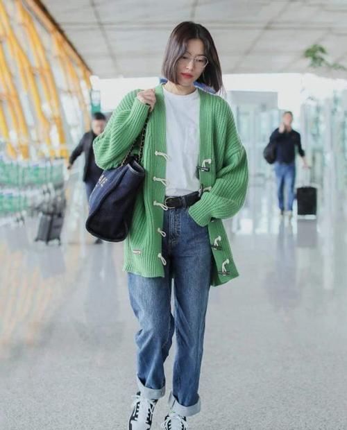 ?别只会穿黑白灰，学习刘雯的“彩色”穿搭技巧，好看又显高级