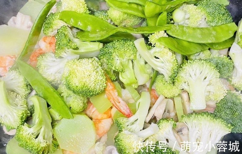 青笋|尹正没骗我 焖菜好好吃所有调料只有盐和黑胡椒,竟然这么好吃。