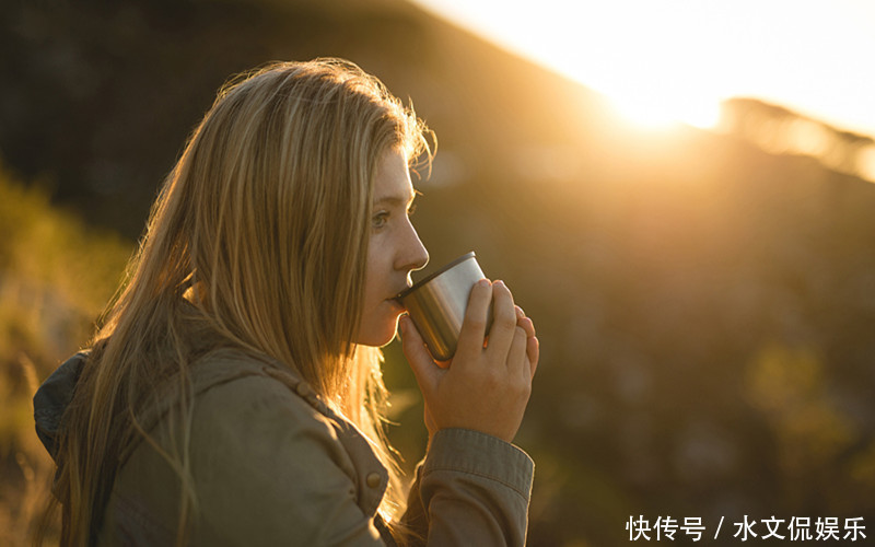 上升|女人睡觉时，床边经常放这些东西，颜值直线上升，素颜也能非常美