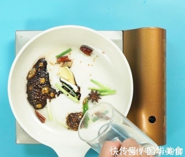 白砂糖|吃鱼时刺卡在喉咙里，不要再喝醋了，教你一招，让鱼刺自己跑出来