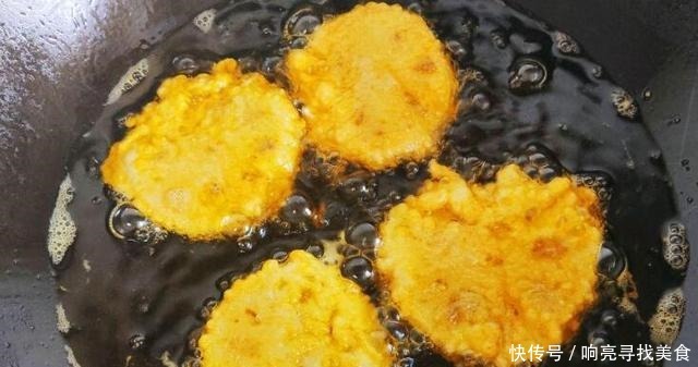 父亲用40年的老方法炸藕盒,一个小技巧,藕盒外酥里鲜,香而不腻
