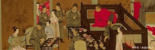 唐朝兴起拜年,春节成为官方节日,家家户户张灯结彩并且设有酒席