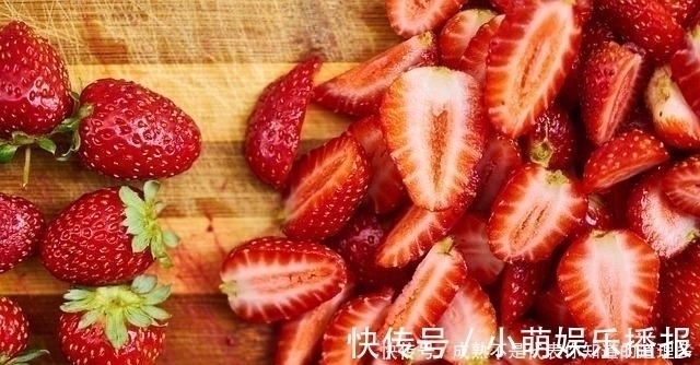 草莓|“妈妈，我想吃草莓”，两位妈妈的做法，让孩子的人生截然不同