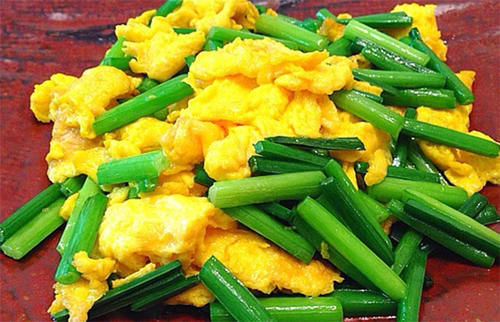 美容養顏|常吃韭菜好處多，補腎壯腰，美容養顏防癌癥，但3類人吃了反傷身