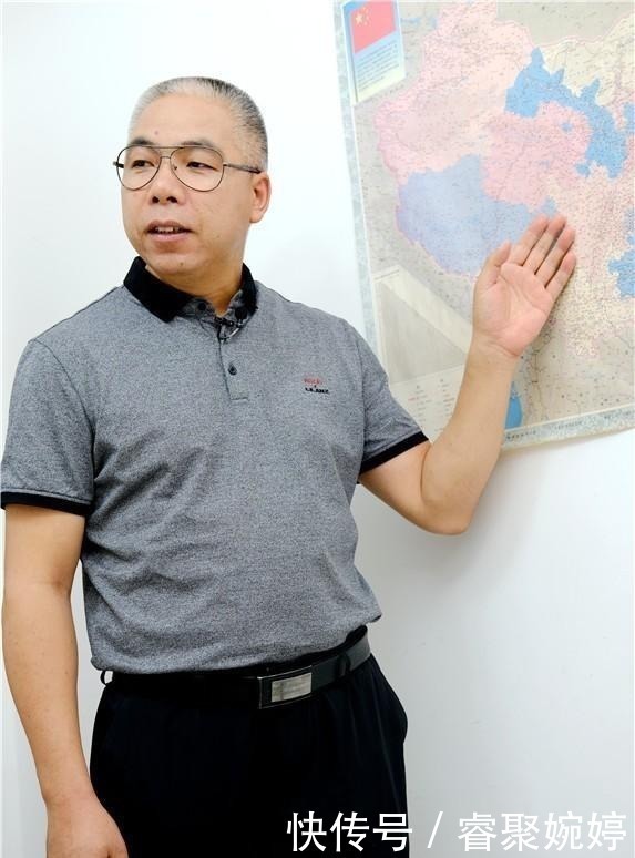 抖音|公司老板带员工跨界玩抖音,大笑称达到了人生的巅峰