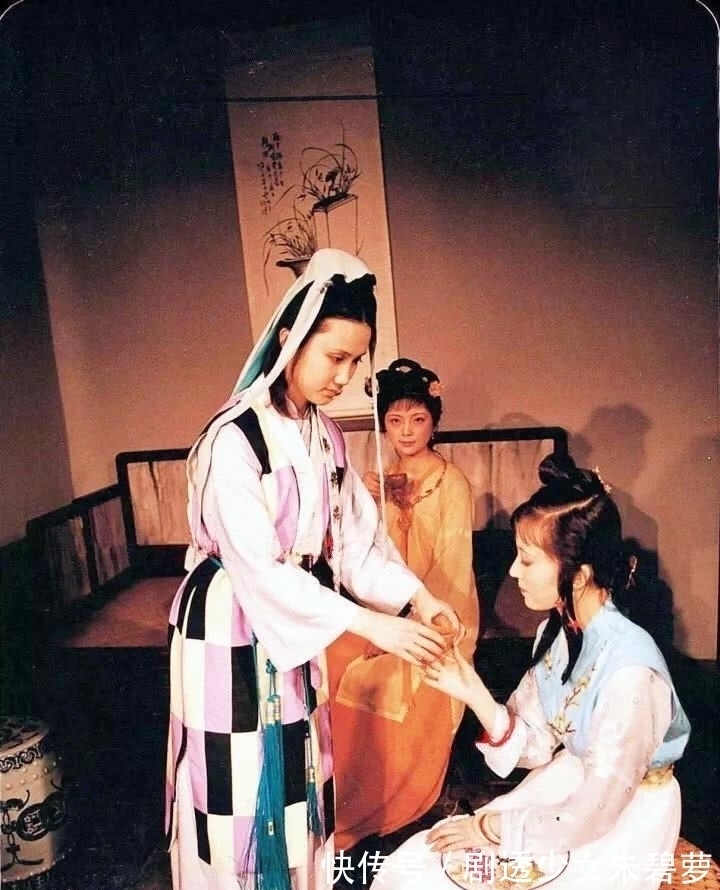 妙玉!贾家败落后,妙玉被强盗半夜掳走,之后的她到底经历了什么?