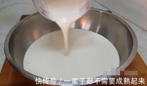 搅拌均匀|以后大米就这样做,加3个鸡蛋,不用煮不用蒸,比披萨馅饼都好吃