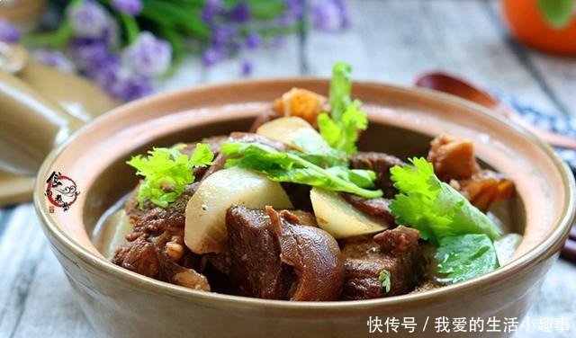 每年冬天一到,此菜最抢手,当季食材营养足,荤素搭配味道香