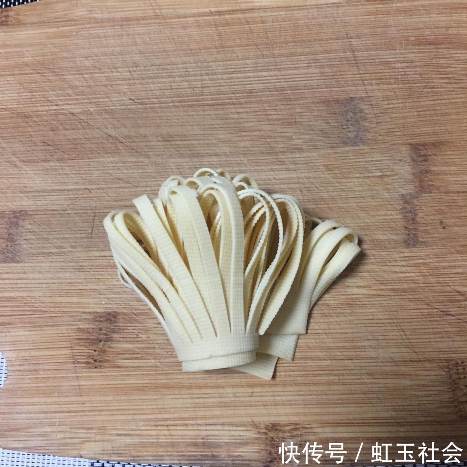 炝拌干豆腐|炝拌干豆腐家庭做法,爽口清凉,美味好吃