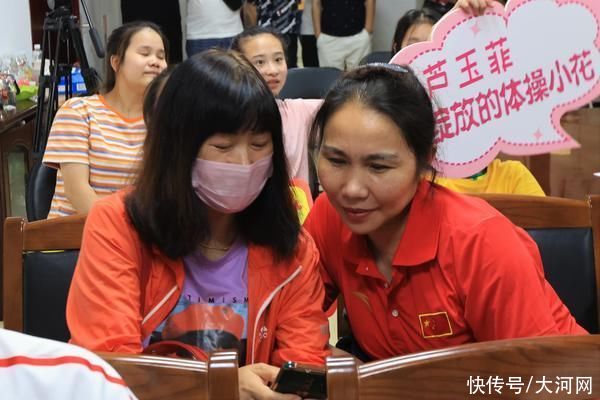 堅強得讓人心疼 河南體操隊為體操小花蘆玉菲隔岸助威 中國熱點