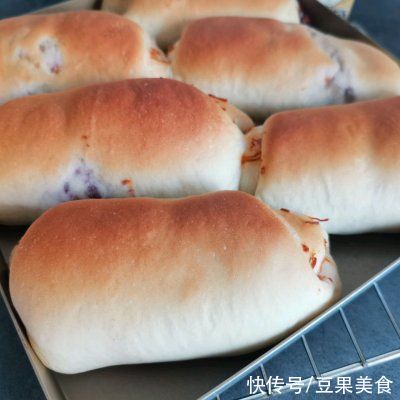 肉松|一吃就上瘾的#蛋趣体验#芋泥肉松餐包