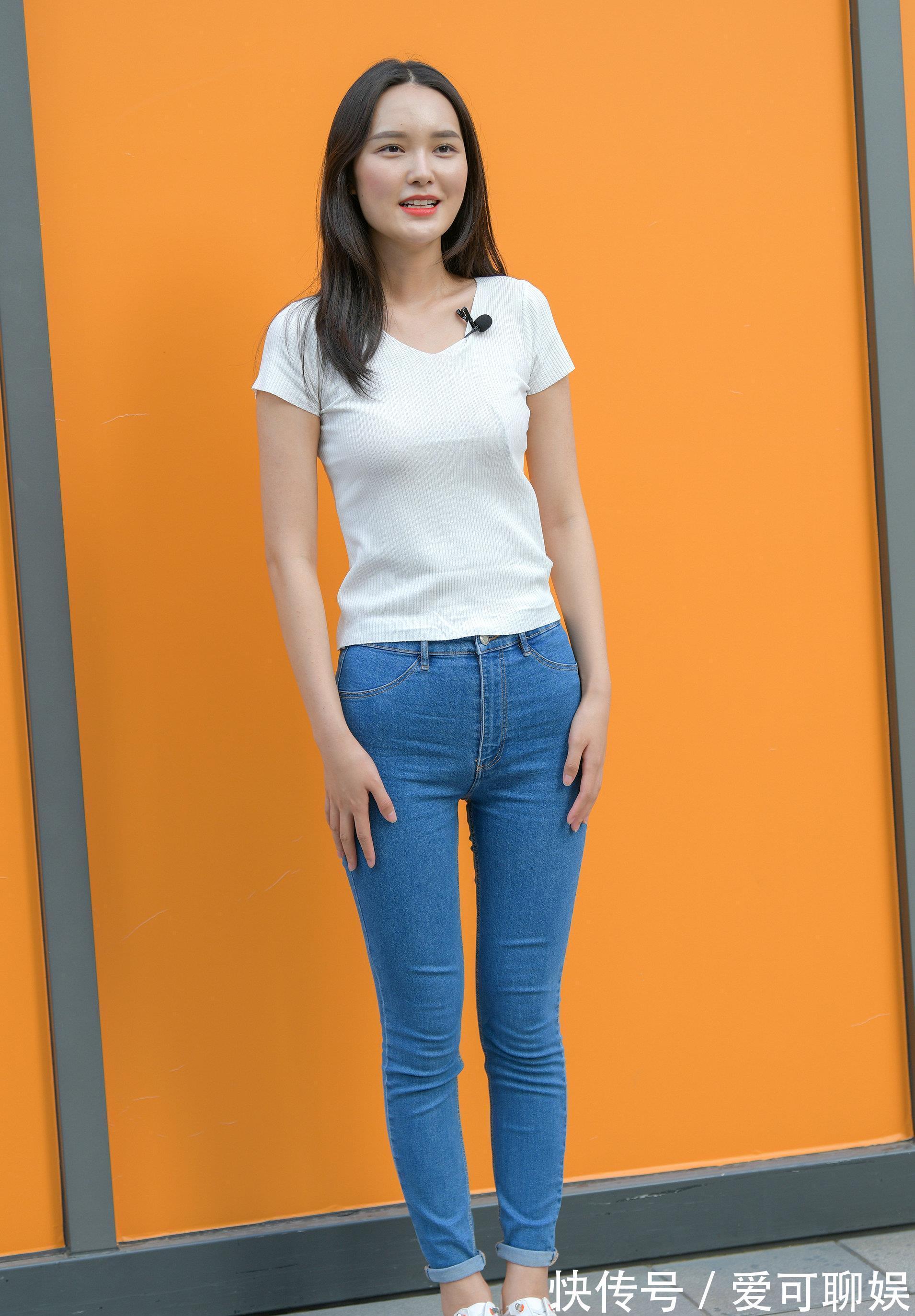 牛仔裤|给人以干净清爽的针织上衣,搭蓝色牛仔裤,穿出女生知性成熟魅力
