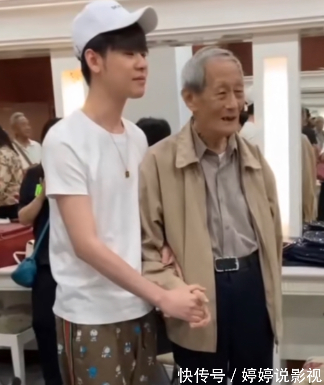 孟鹤堂|龙字科百位选手面试结束,仅4人淘汰,张云雷秦霄贤参加答谢盛典