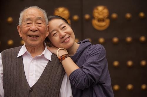 脑梗|2位老人同时脑梗发作，医生劝告：厨房1种“调料”吃太多，血管易堵塞