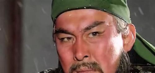 斩杀|曹操败走华容道，如果关羽不放过他，真有实力将其斩杀吗？