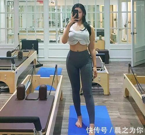 美女|普拉提健身美女,颜值与身材俱佳,被称为“气质美女”
