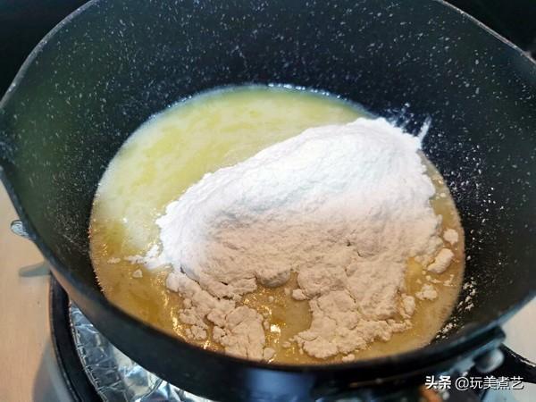 空心泡芙，填入芒果冰淇淋，果酸成了甜蜜的幸福桥梁