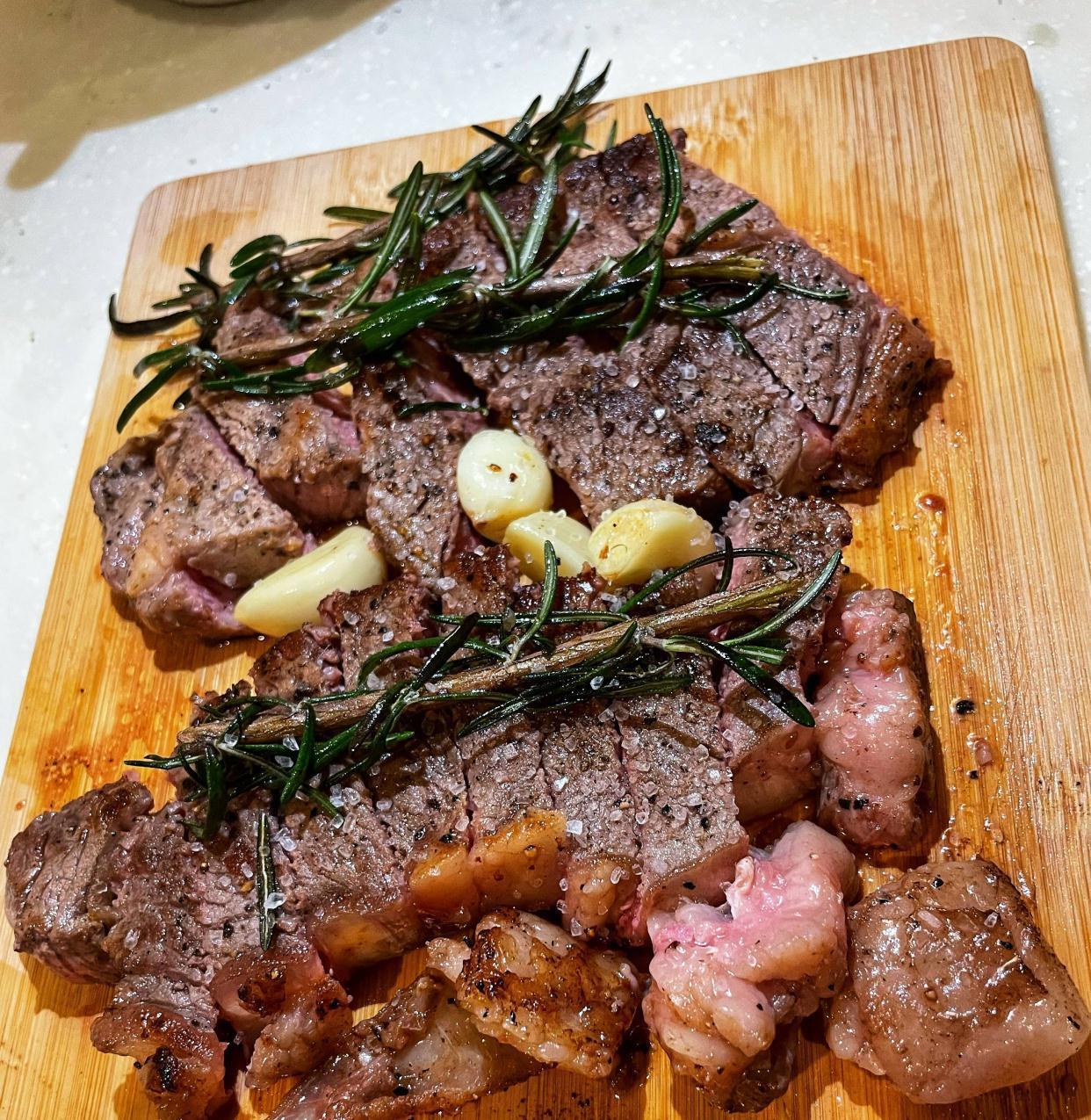 枝条|阳台养一盆它,皮实好养,散发香味、四季常绿、家里高级有氛围感