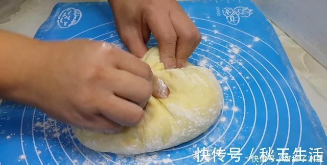 面粉别只会蒸馒头了,加3个鸡蛋,做出创意小吃,比蛋糕油条好吃