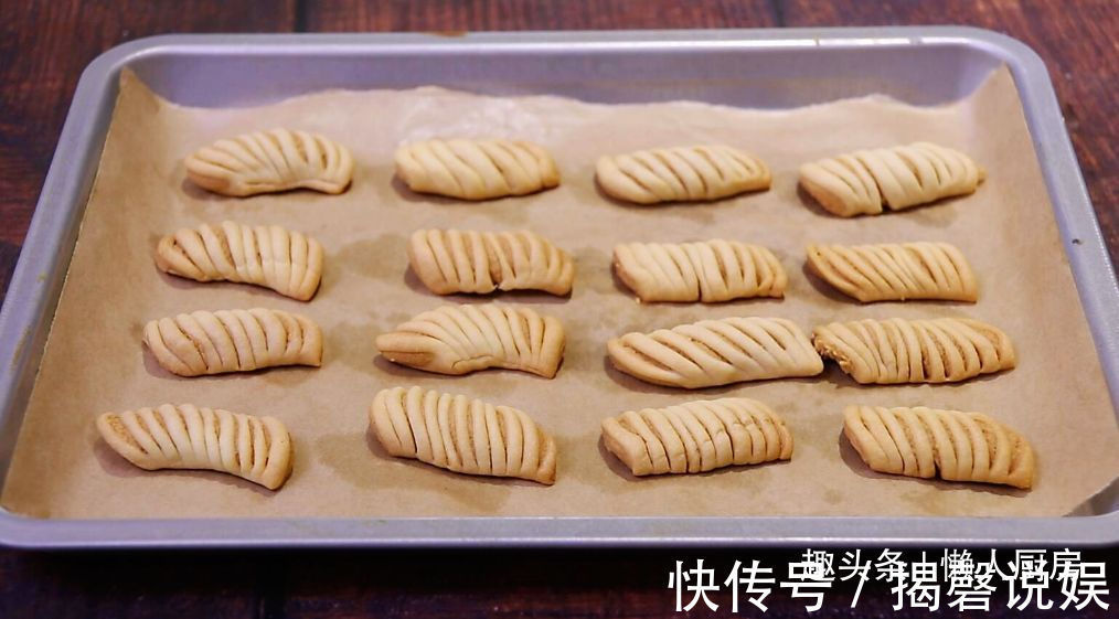 黄油|花生酱不只是调味品，配上面粉做的花生酥，一口一个吃着太香了