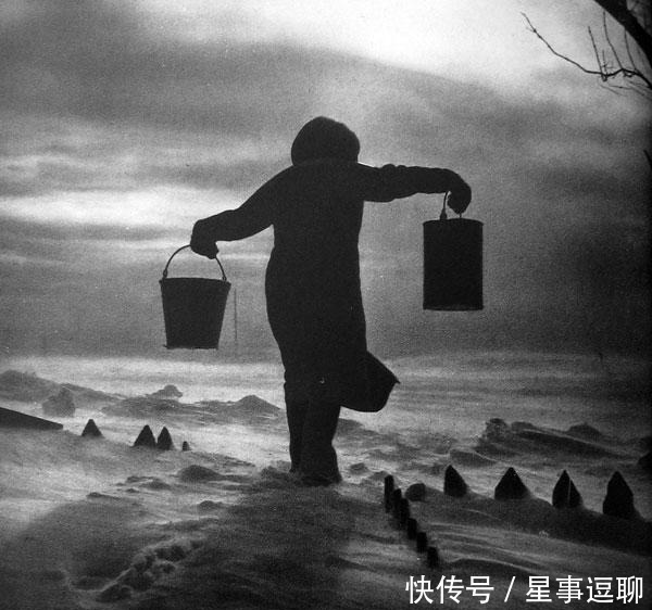 占领|老照片：占领乌克兰的德军，秋冬季节很难受，意大利人却有点享受