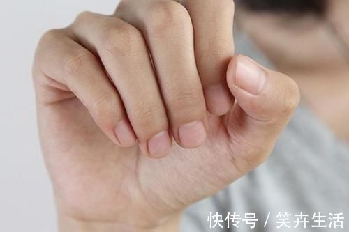 竖纹|正常的指甲应该是什么样的?指甲上有竖纹,凹凸不平,代表什么?