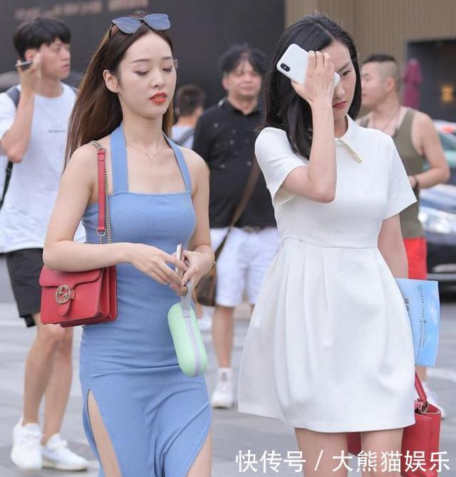 浅蓝色挂脖连衣裙，时尚潮流，女人味十足