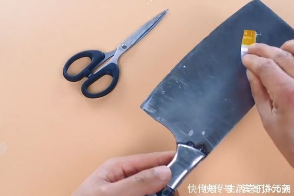 插座|空牙膏皮可真是个好“宝贝”,放家里特别实用,一年能省几百元