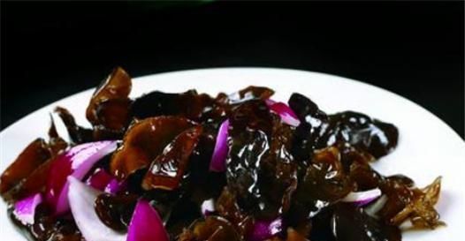 酒店厨师长透漏凉拌木耳小技巧,调汁才是关键,很多人都做错了