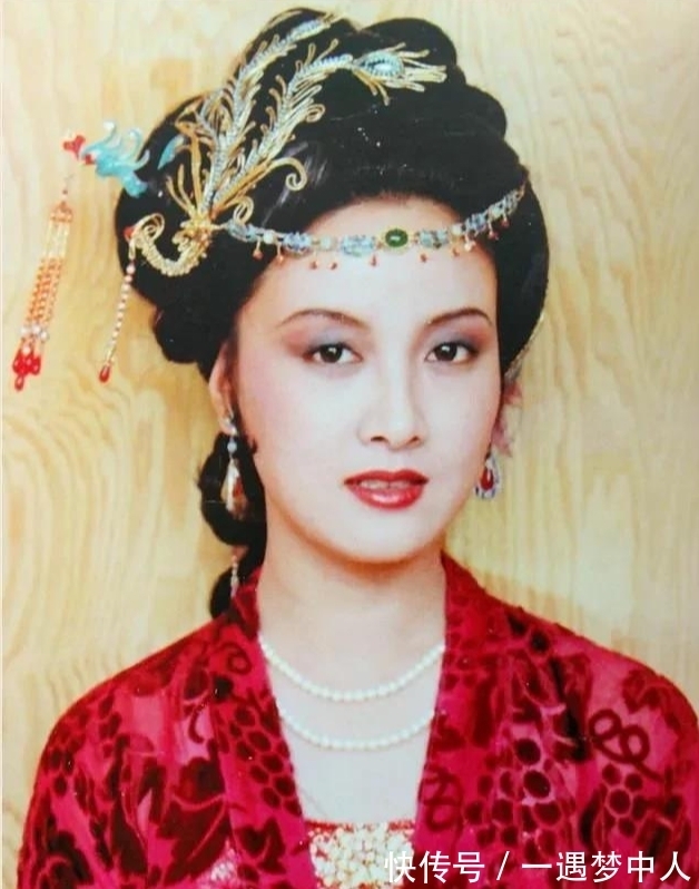 邢夫人#周瑞家的是怎么和王熙凤结下梁子的?她是如何报复王熙凤的?