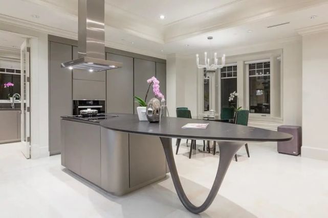 th786㎡ VERSACE、FENDI“联名”豪宅,太奢了!