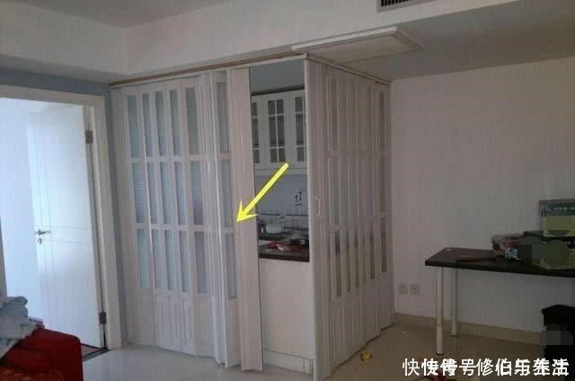 厨房|客厅和厨房之间不流行装推拉门了，他家门洞3米，装这种才叫好看！