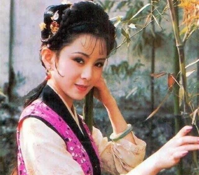 热孝$《红楼梦》贾母早对袭人做出评价:德行浅薄的贱骨头,难承载富贵