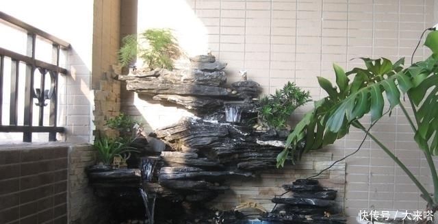 有庭院的人都开始造景观鱼池了美哭了,回家也要挖一个