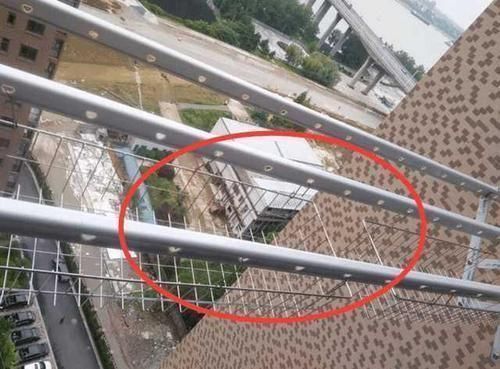 膨胀螺钉|老公把阳台晾衣杆装成这样,太聪明了,邻居看了纷纷都效仿