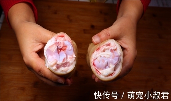 买猪蹄时，挑“前蹄”还是“后蹄”？老屠夫：差距很大，买错难吃