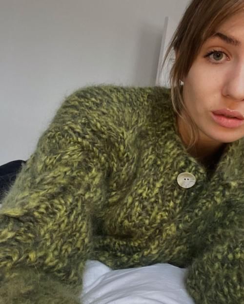 冬天就要认真穿毛衣，这些舒适又好看的款式，让心情柔软起来